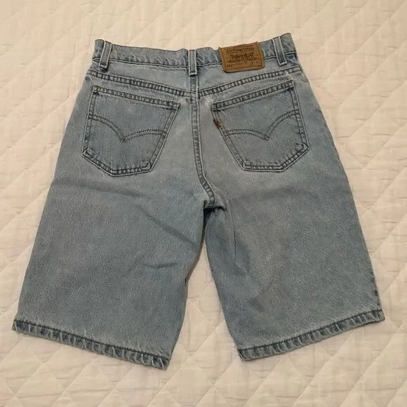 NWOT Levi’s Vintage High Waisted Denim Shorts 550 Student Relaxed Fit, Size W27